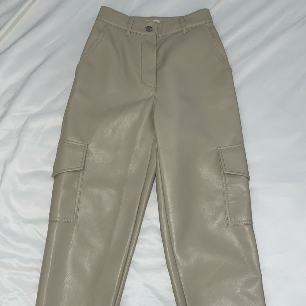 Wilfred Modern Cargo Vegan Leather Pant in Size 00 - Picture 3 of 4